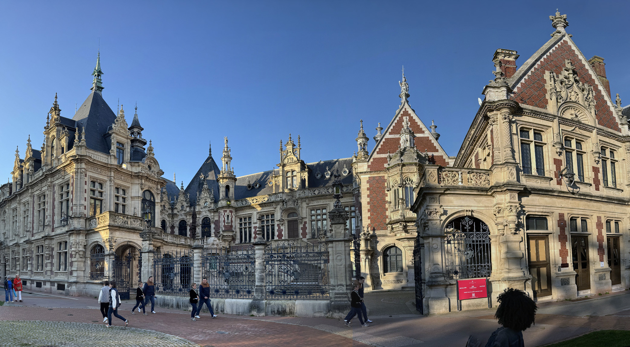 Le Palais Bénédictine de Fécamp, architecture néogothique et Renaissance au cœur de la ville