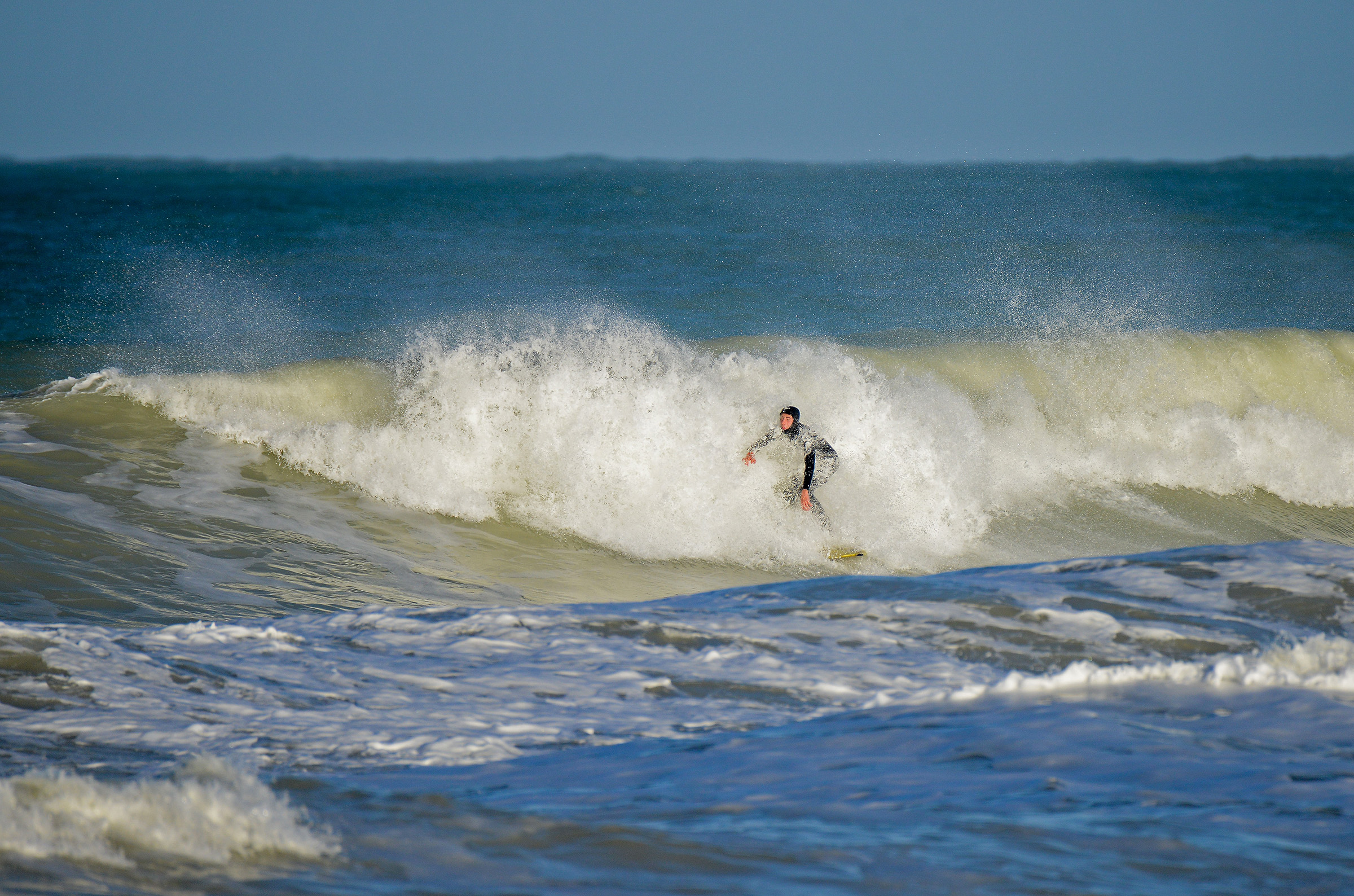 Surf à Pourville-sur-Mer, près de Dieppe, sur la Côte d’Albâtre