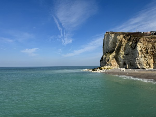 Les falaises de la Côte d’Albâtre vues depuis la digue nord.