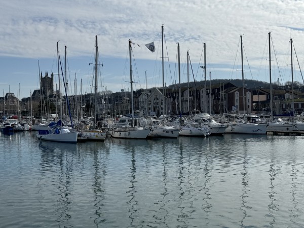 Voiliers amarrés dans le port de plaisance de Fécamp