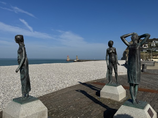 Statues du front de mer sur la plage de Fécamp