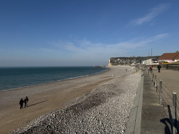 Promenade du front de mer et plage de Fécamp