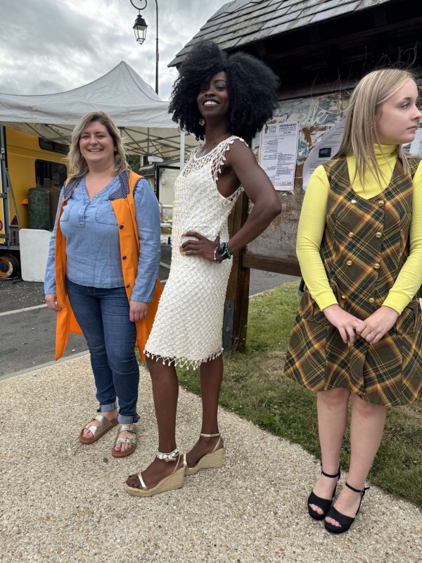 Défilé de mode à Angiens - 6 juillet 2025 dans le cadre du festival du lin - photo de groupe des modèles