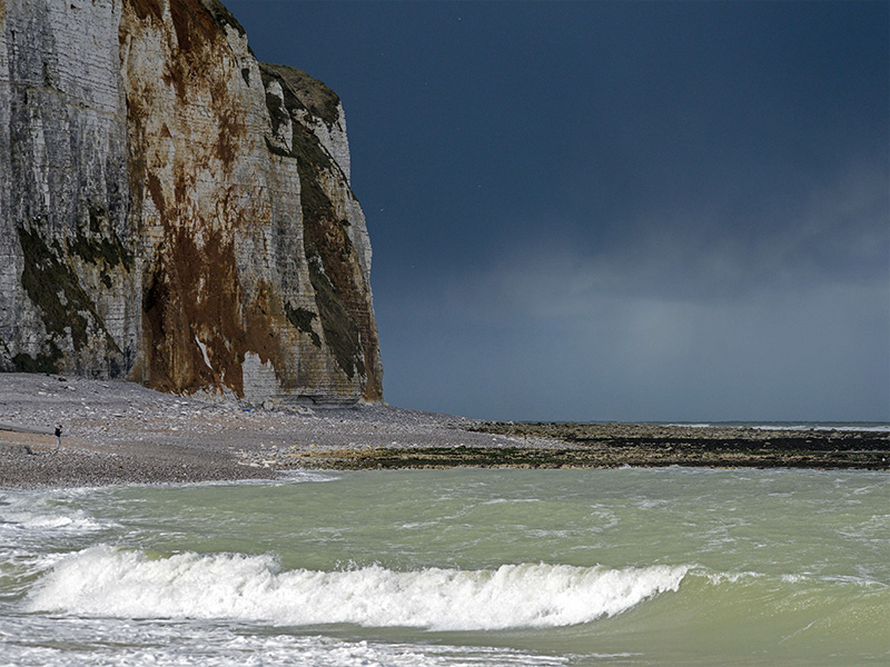 Avant l’orage, la lumière hésite