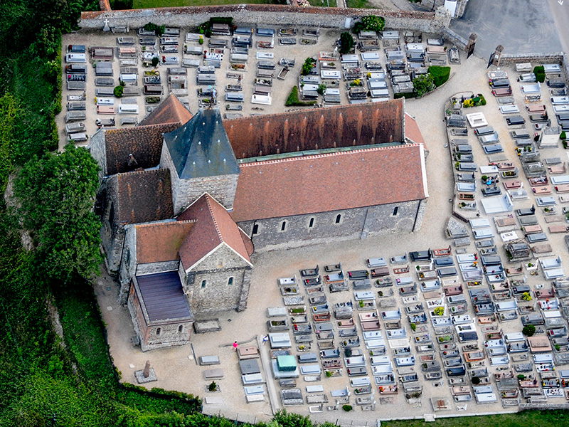 Varengeville-sur-Mer — l’église et le cimetière vus du ciel