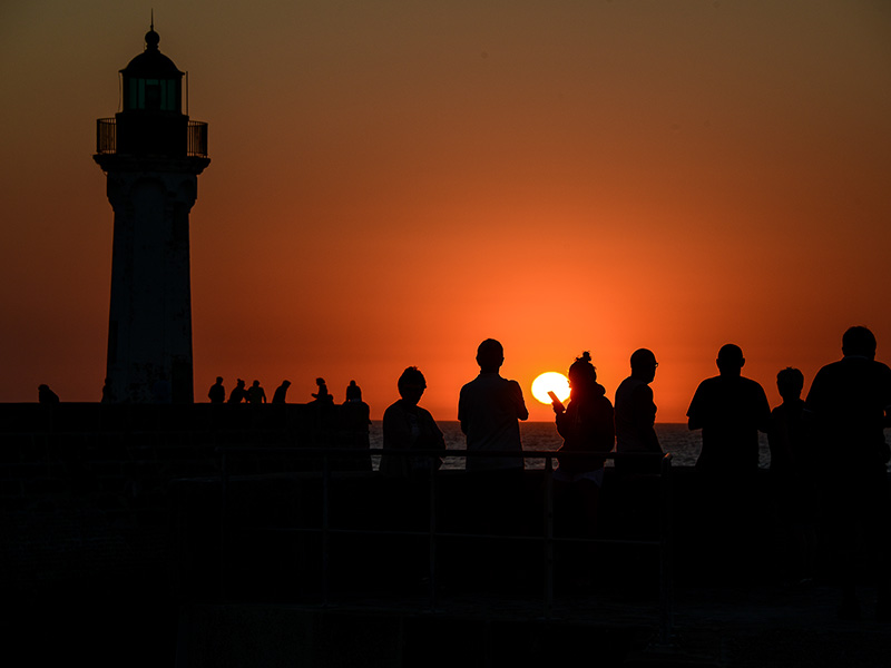 Silhouettes sur la jetée de Saint-Valery-en-Caux