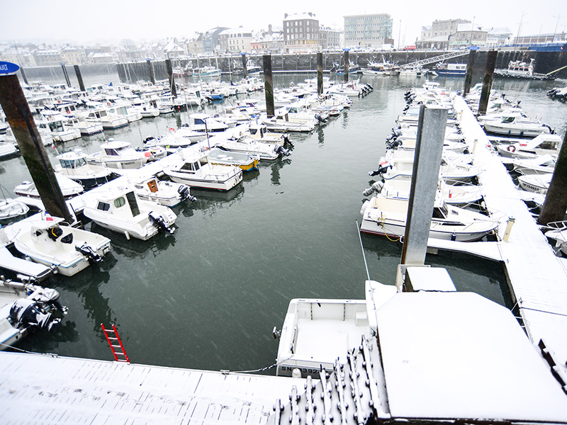Le port de plaisance du Havre sous la neige